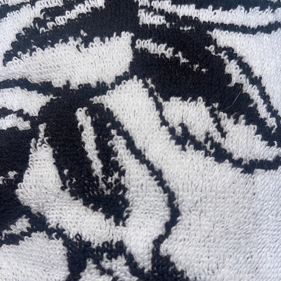 Peri Home Super Soft COTTON 2 Pck Hand TOWELs 18x28” White Black OEKO-TEX NWT - Picture 5 of 6